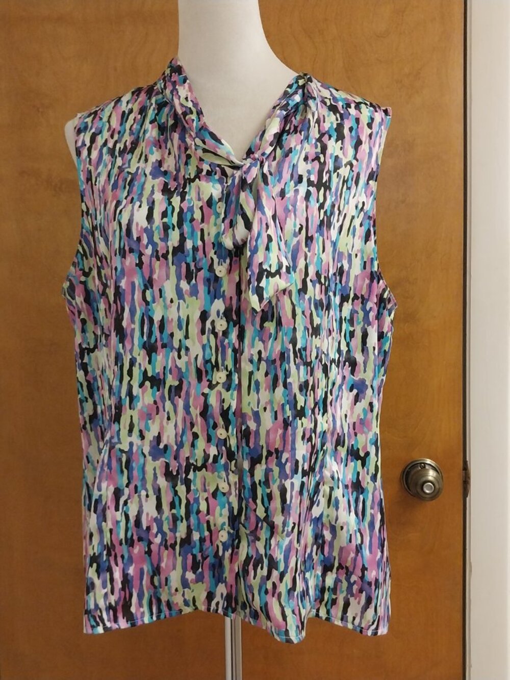 TAHARI ARTHUR S. LEVINE MULTICOLOR SLEEVELESS NECK TIE BUTTON FRONT XL BLOUSE